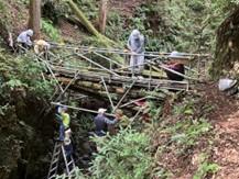 ３西山古道鉄製架橋点検作業.jpg